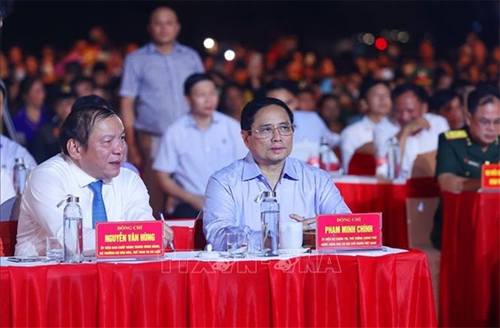 Thủ tướng Chính phủ Phạm Minh Chính dự chương trình nghệ thuật “Bản hùng ca bất diệt”